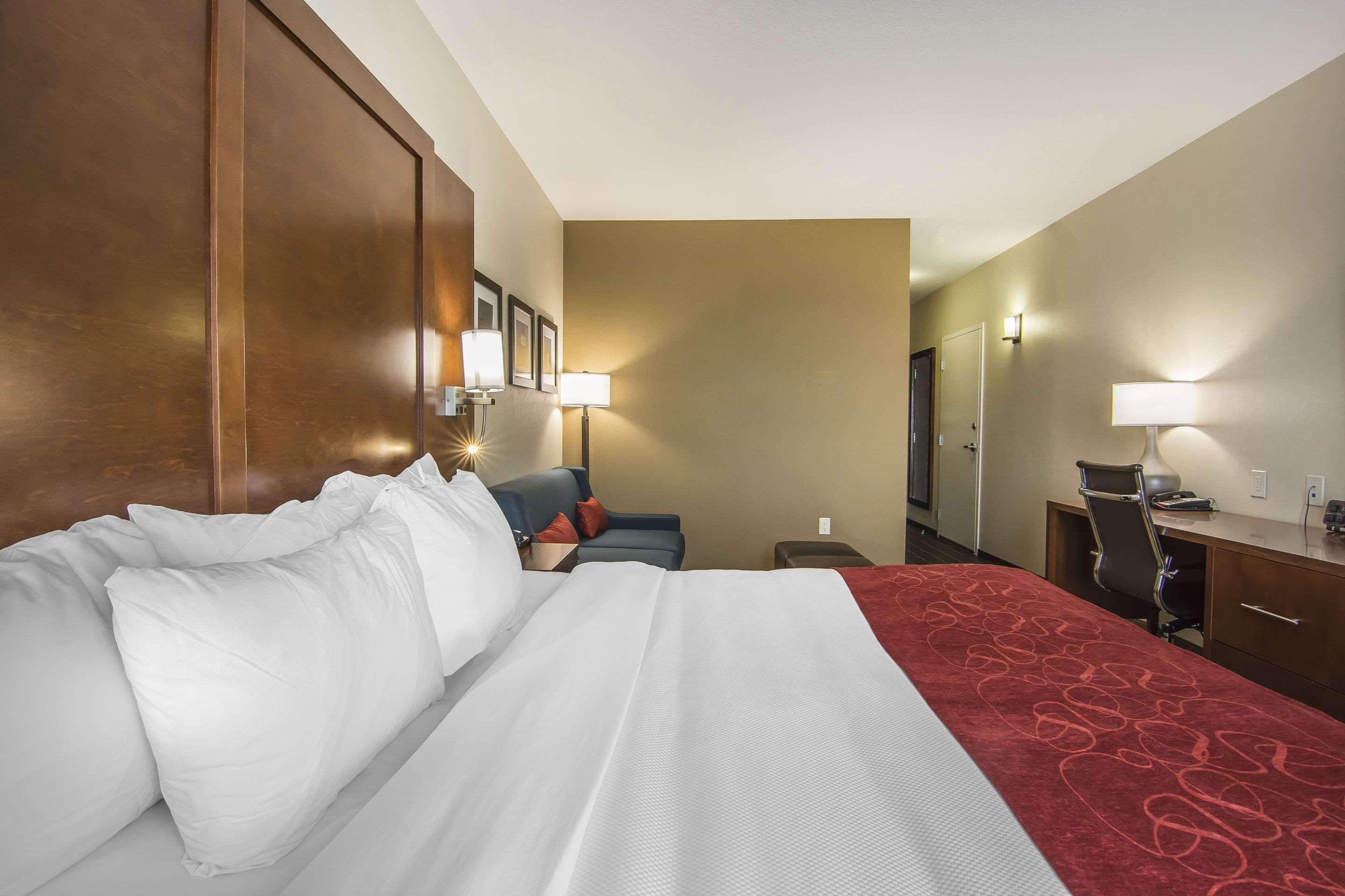Comfort Suites Regina Ngoại thất bức ảnh